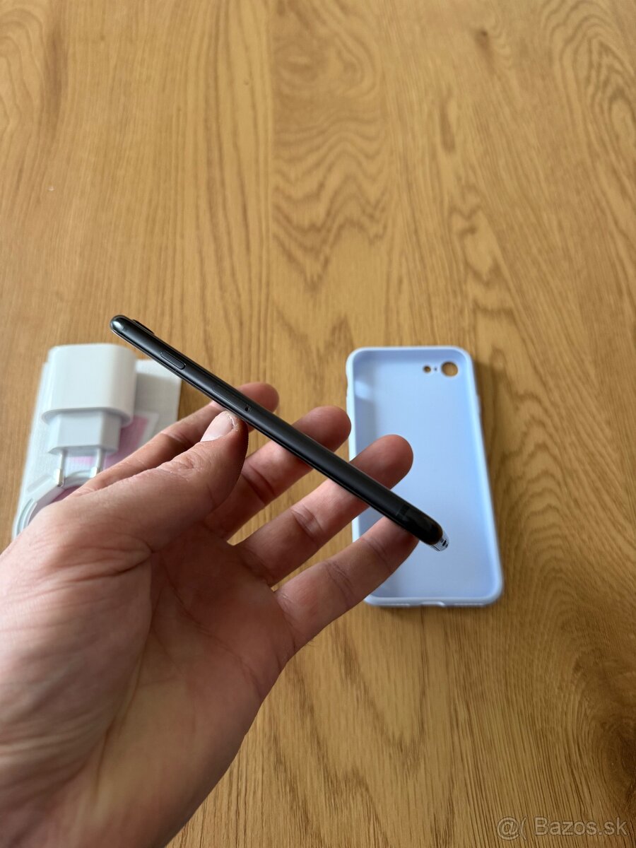 iPhone SE 2020 64 gb Black v záruke + príslušenstvo - 4