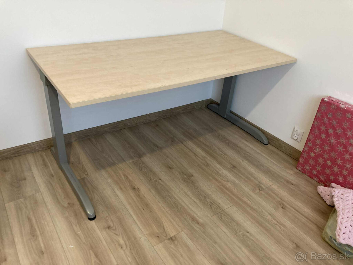 Kvalitný kancelársky stôl + uzamykateľný kontajner - 4
