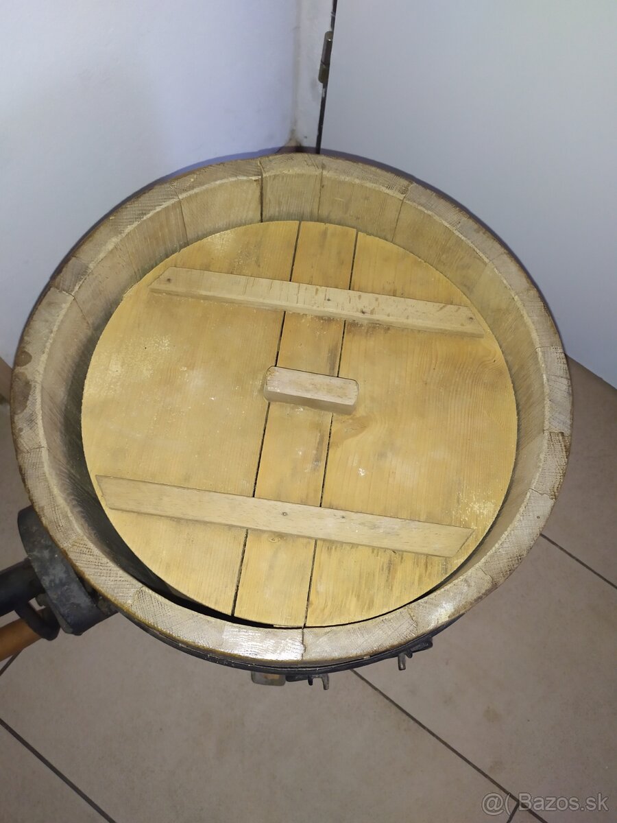 Stará drevená máselnica - 4