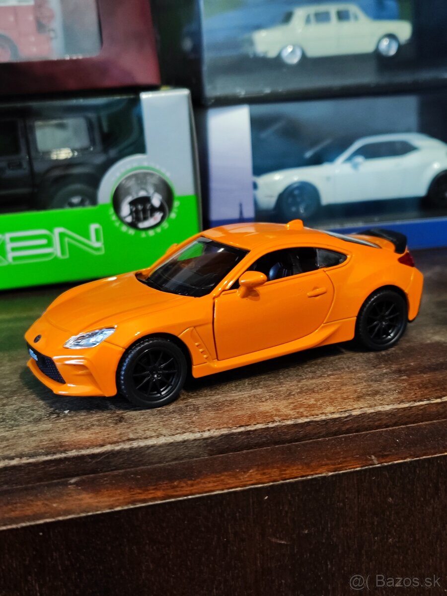 Modely áut Toyota a Mitsubishi - 4