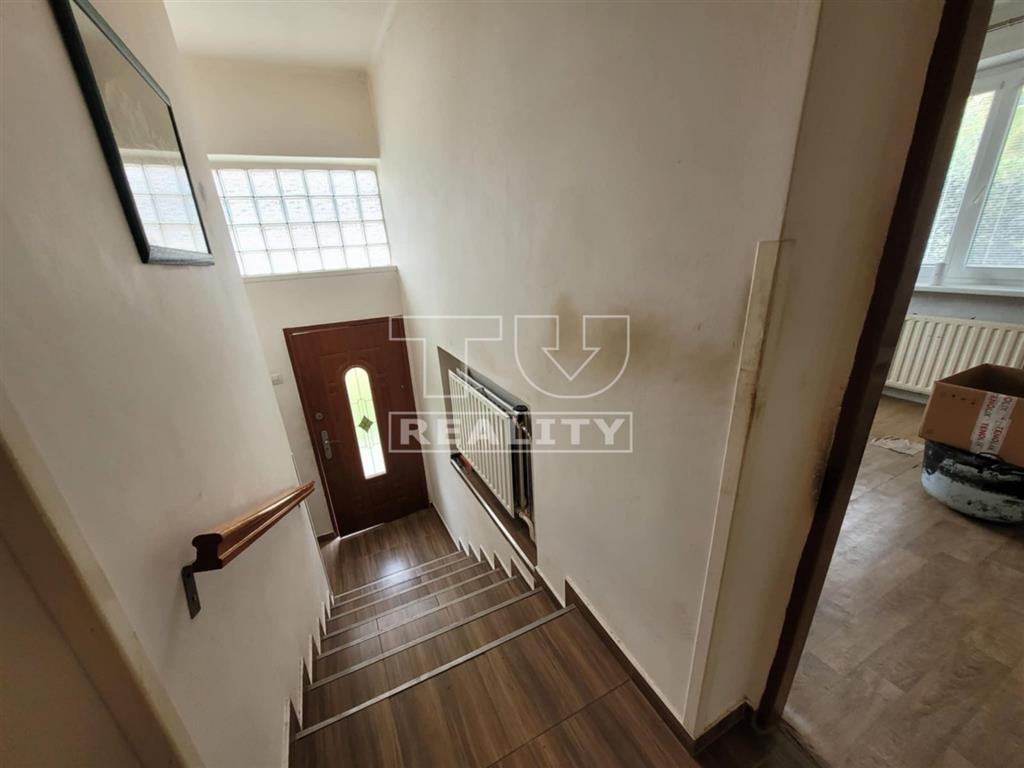 NA PREDAJ 3-IZBOVÝ DOM POD LESOM, 730m2, HRACHOVIŠTE - 4