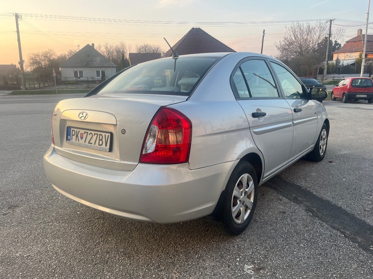 Hyundai Accent - 4