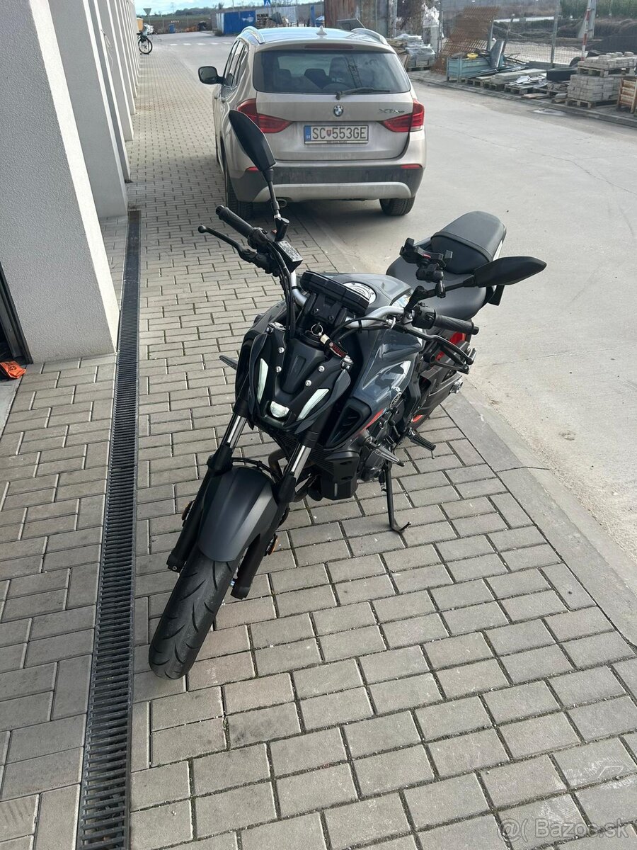 Yamaha MT07 - 4