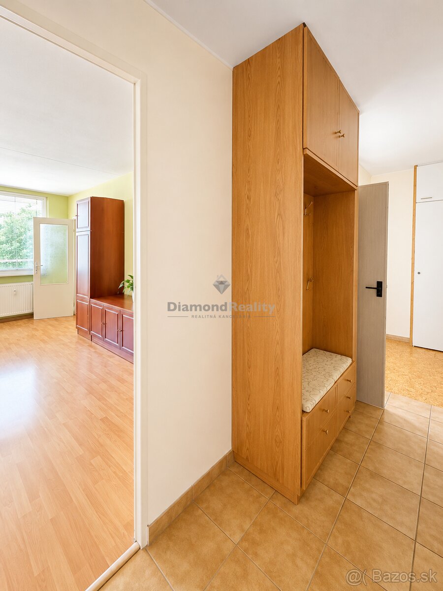 NA PREDAJ 1 IZBOVÝ BYT S LODŽIOU V PÔVODNOM STAVE – foto 4