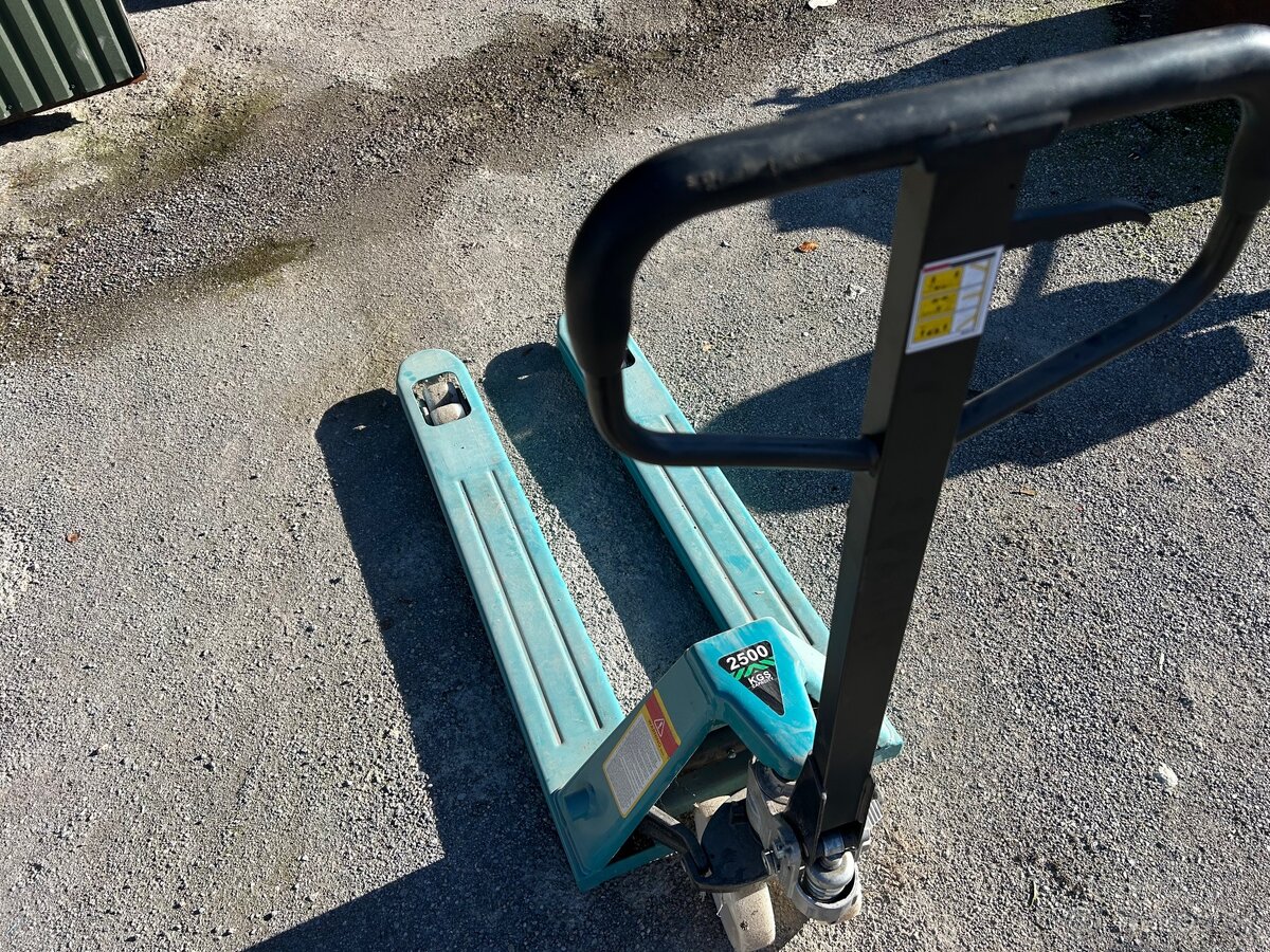 Predám nový paletový vozík 2500kg - 4