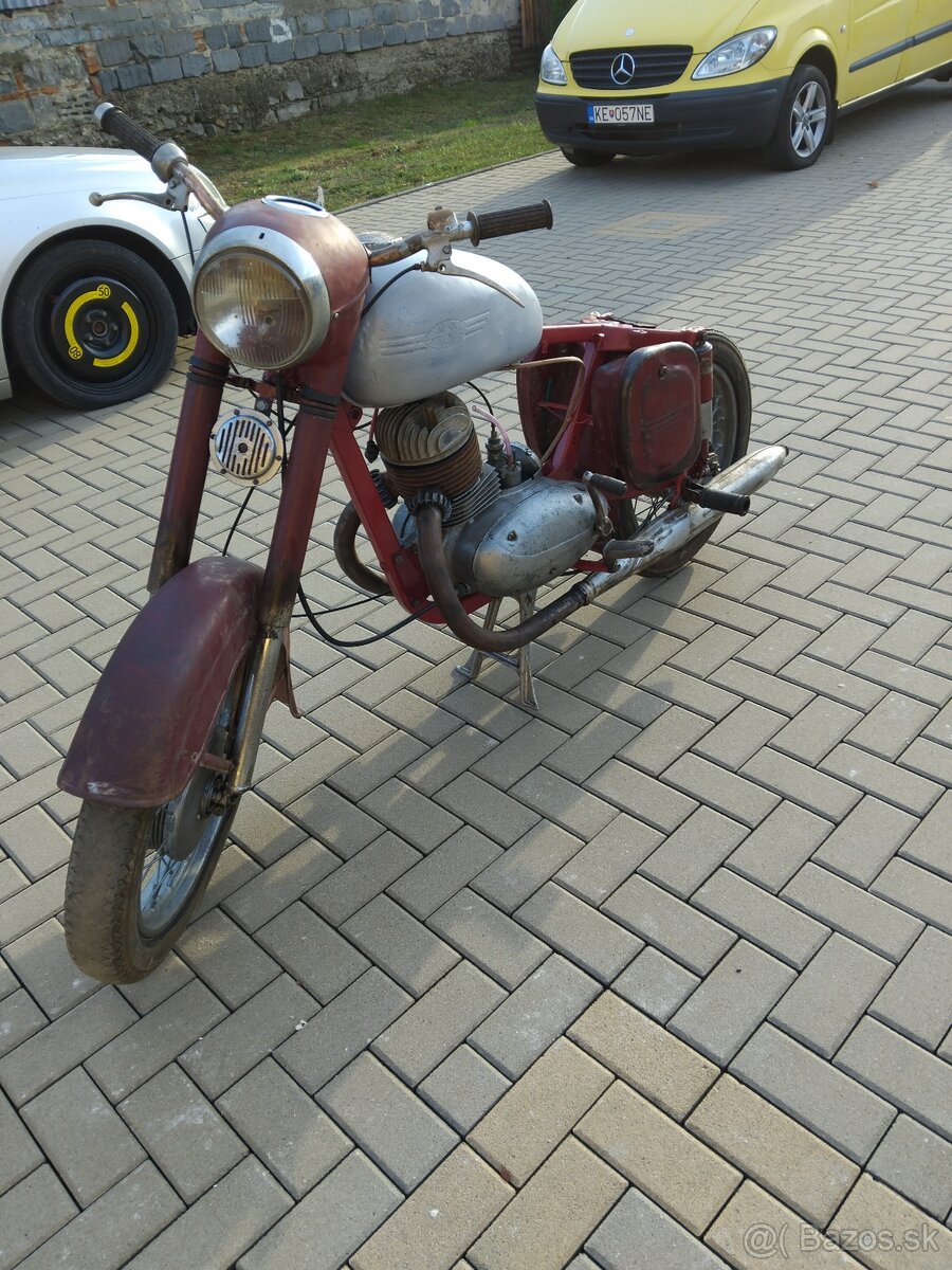 Jawa 250 - 4