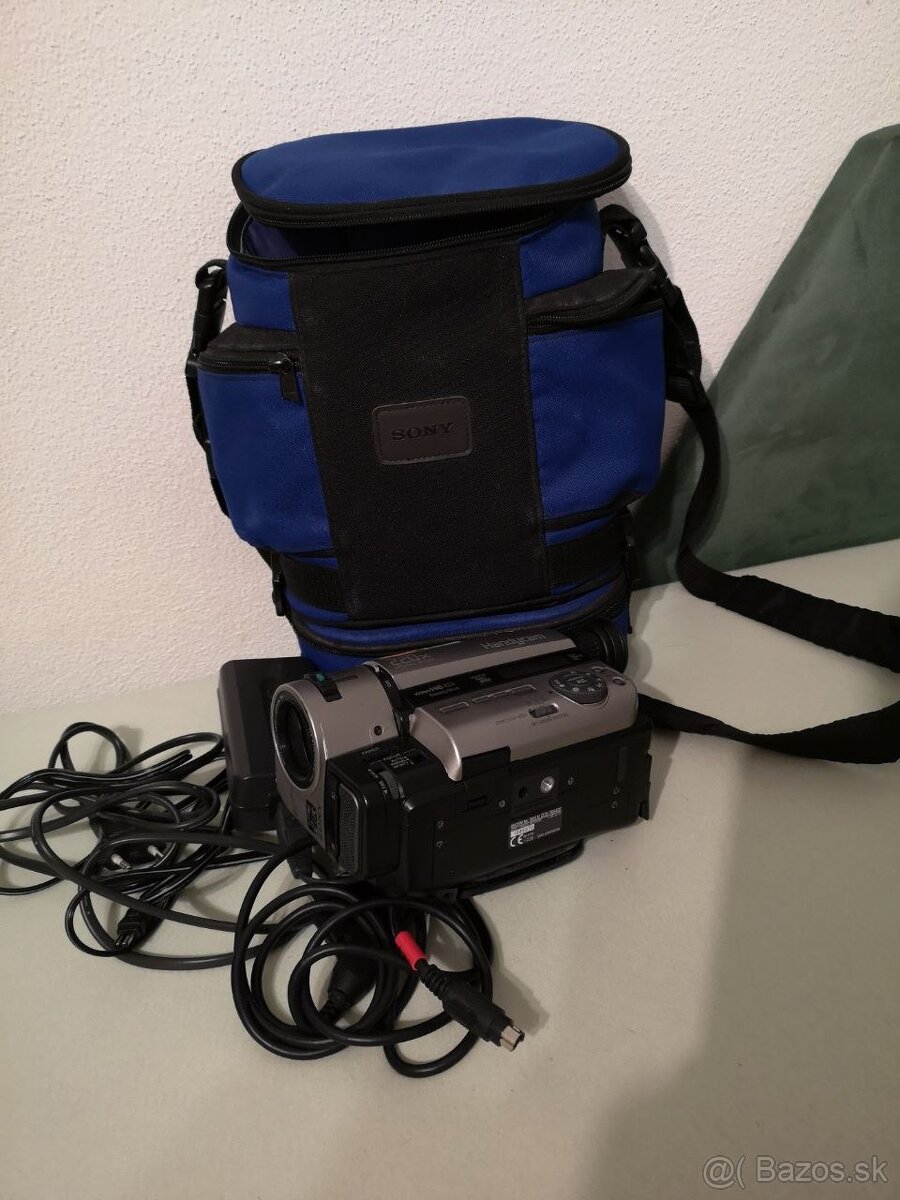 Kamera Sony Handycam Model CCD-TR840E - 4