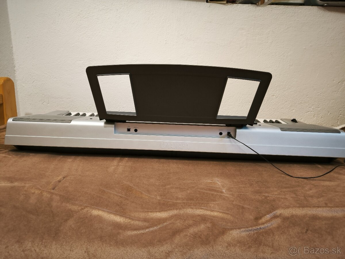 Yamaha Portable Grand DGX 230 - 4