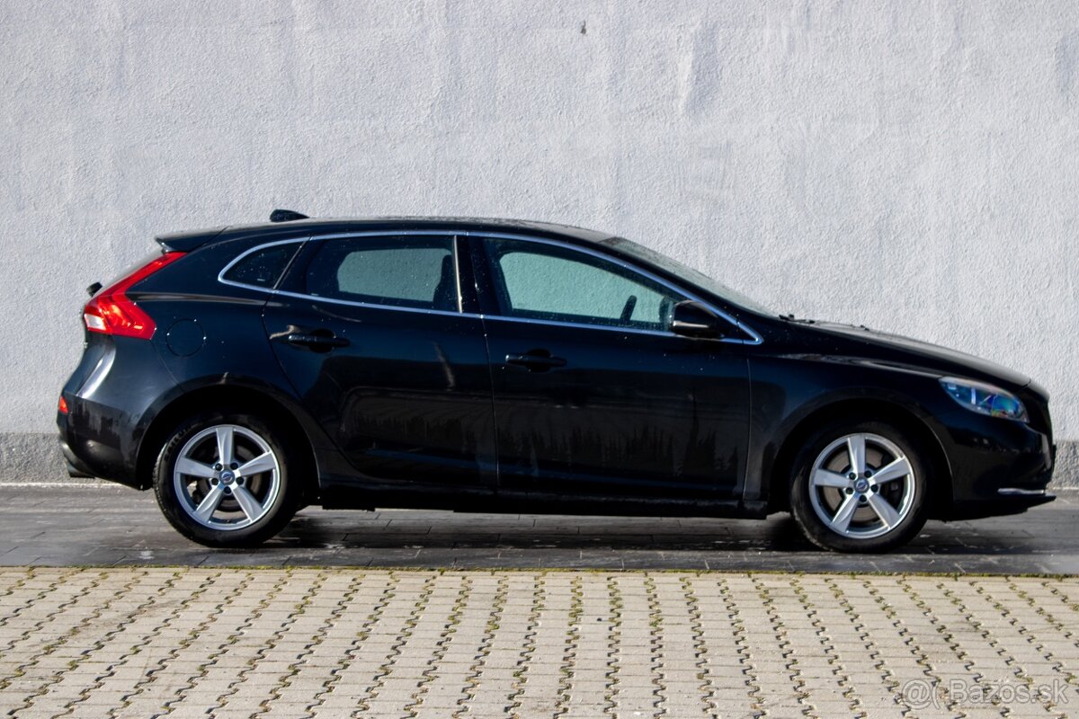 Volvo V40 D4 2.0L Drive-E Momentum - 4