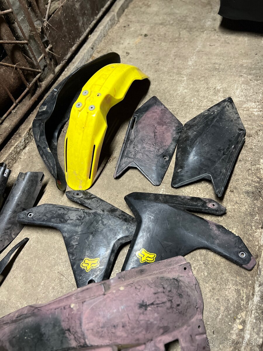 Suzuki RMZ plasty - 4