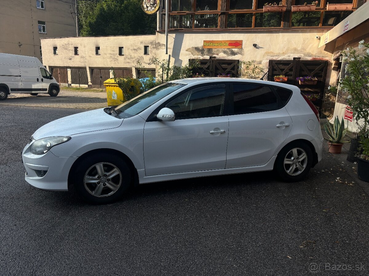 Hyundai i30 1.6 CRDi 66kw M/6 - 4