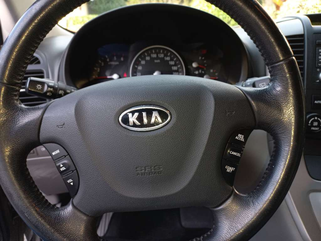 2010 KIA CARNIVAL 2.2 CRDi AT 7-miestne - 4