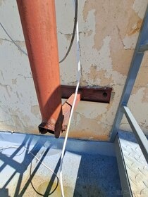 Železná tyč na anténu s držiakmi- dĺžka 4,6m - 4