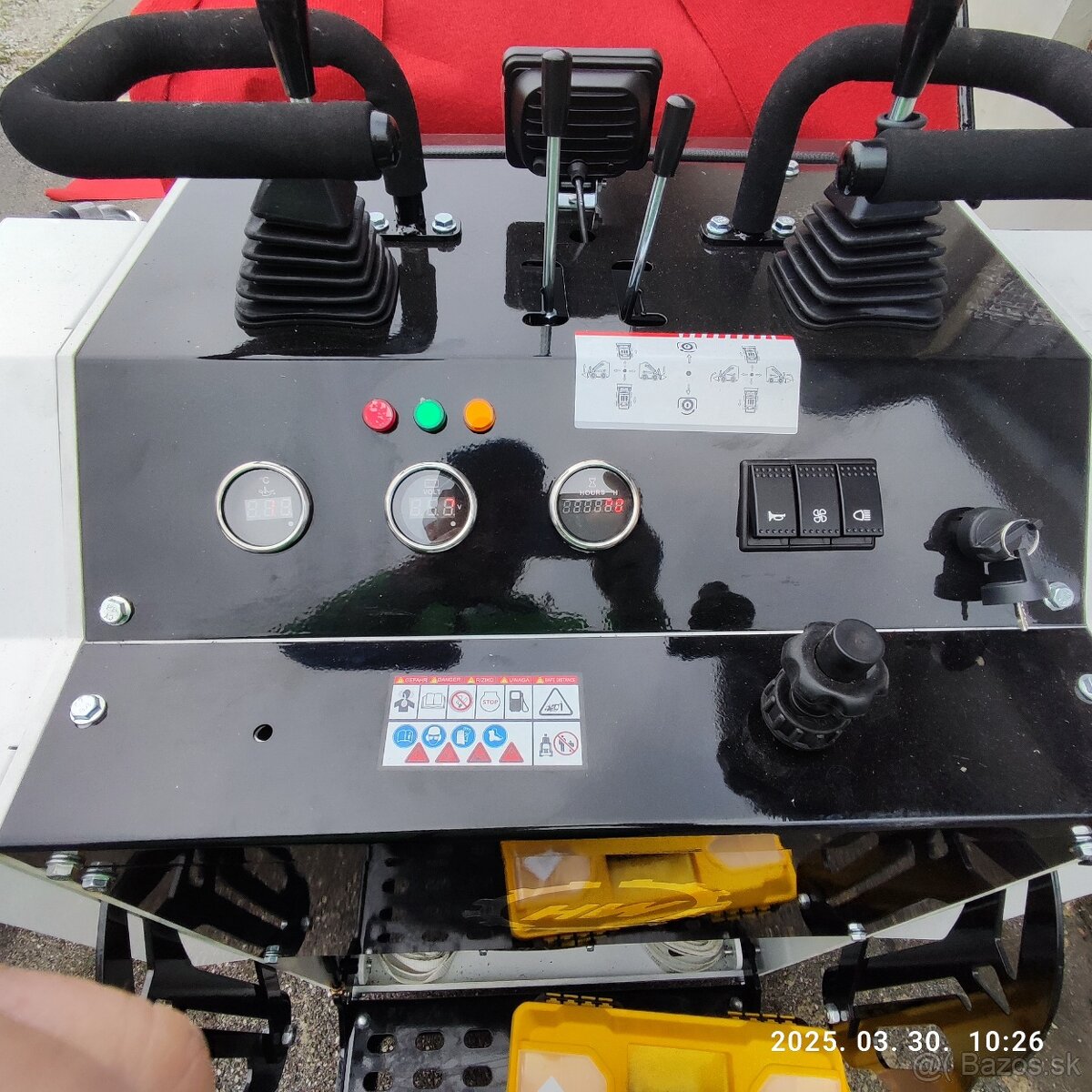 Univerzálni mini nakladač - 4