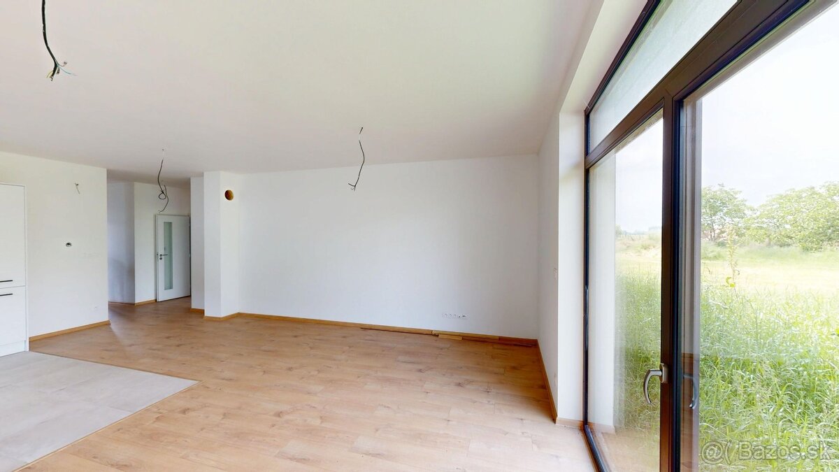 PINK Reality POSLEDNÝ VOĽNÝ DOM NA PREDAJ Moderné a pokojné - 4