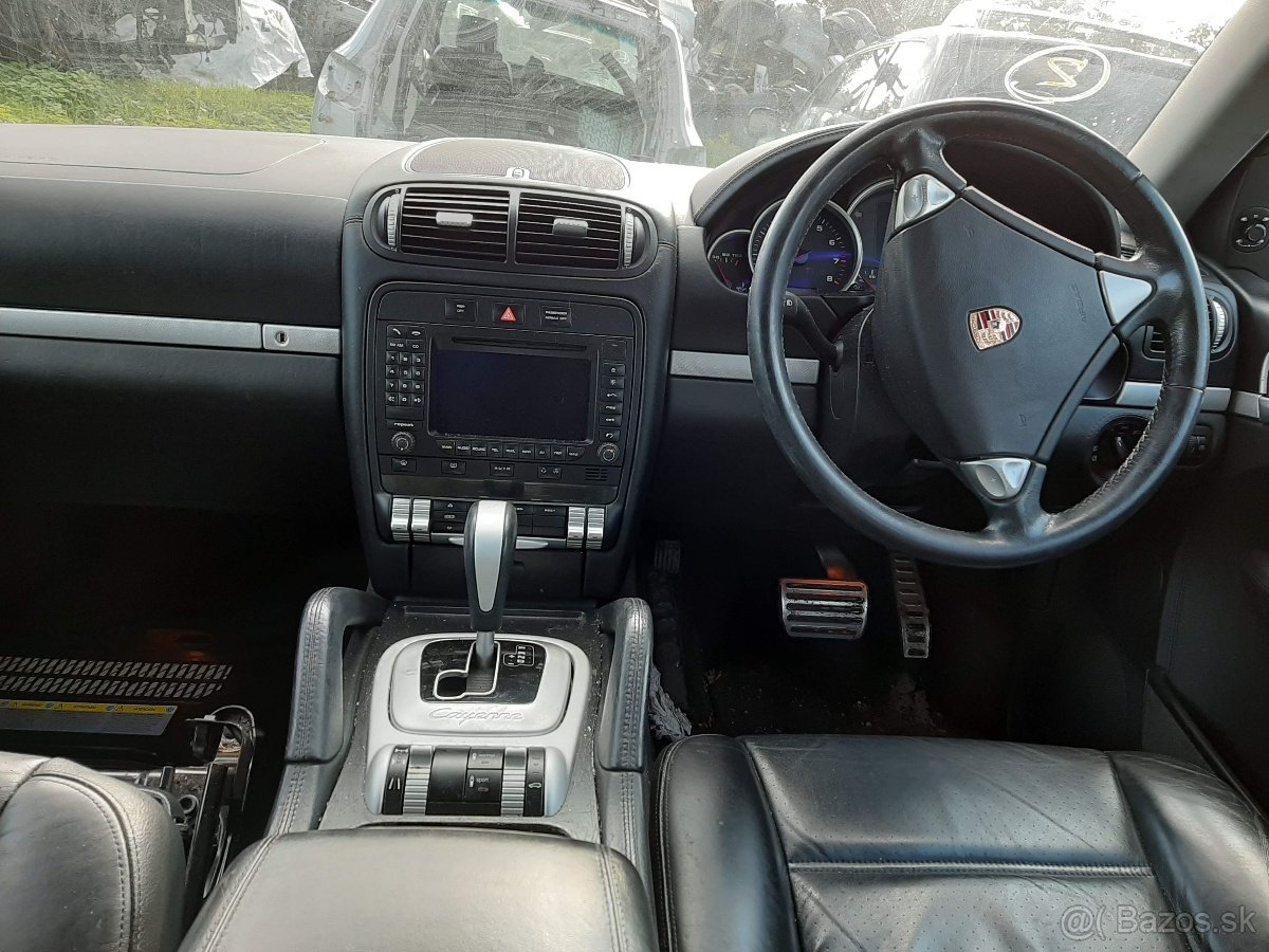 Porsche Cayenne - 4