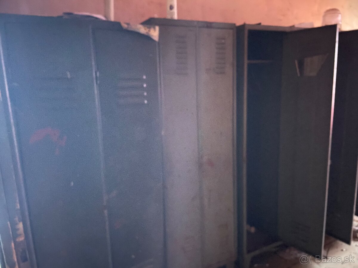 Plechové šatnikové skrine do dielne, skladu, prevádzky - 4