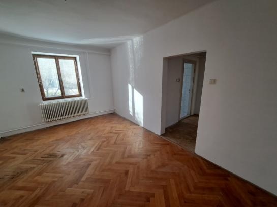 ZĽAVA Na predaj 3-izbový rodinný dom v centre Komárna LRo- - 4