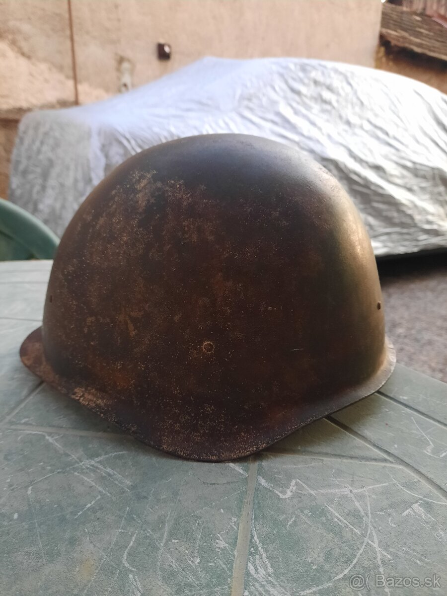 Na predaj je sovietska oceľová prilba SŠ-40, ktorú používala - 4