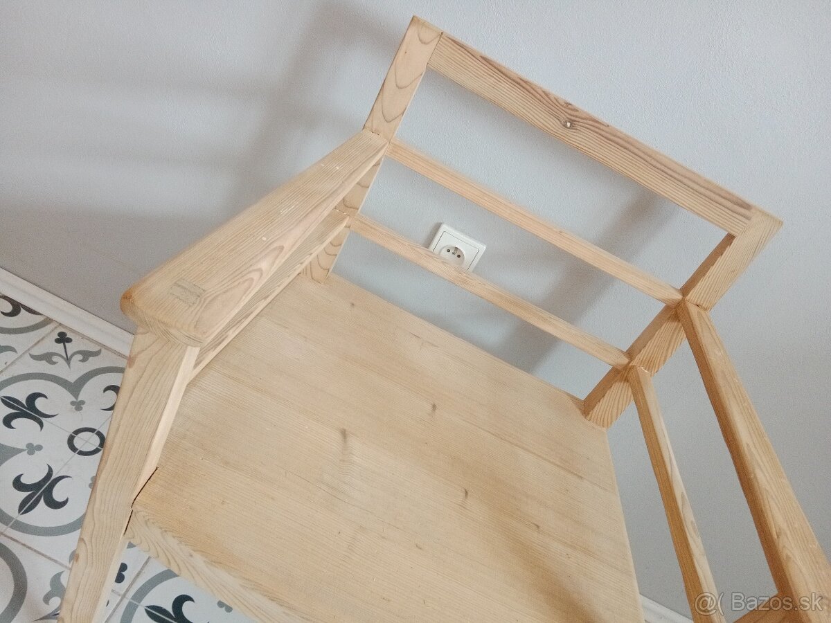 Staré křeslo, židle po renovaci - 4