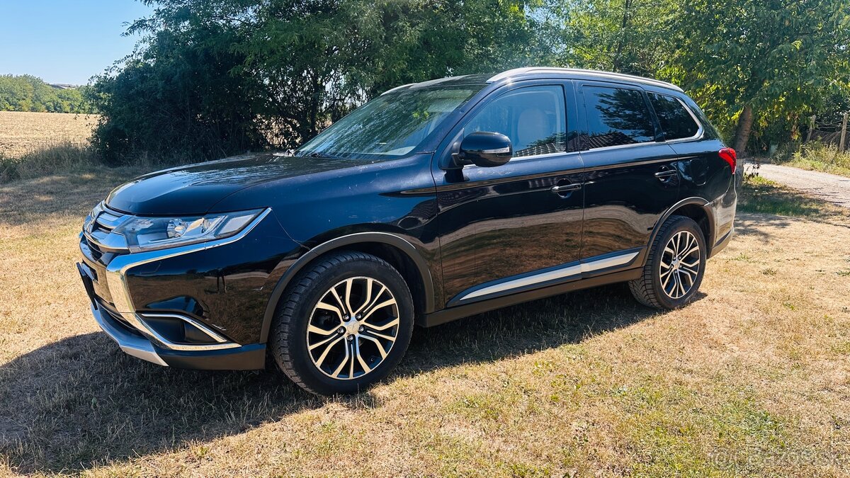 Mitsubishi Outlander 2.2D 7miest automat 4x4 - 4