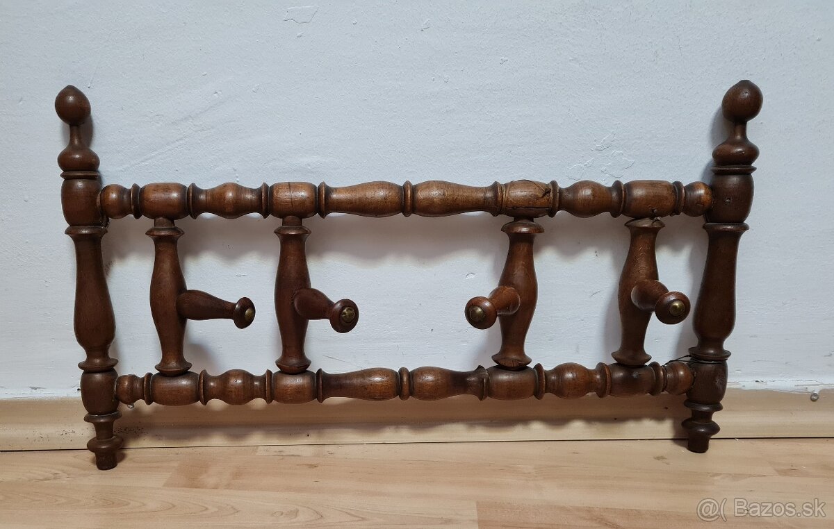 Vešiaky - 4