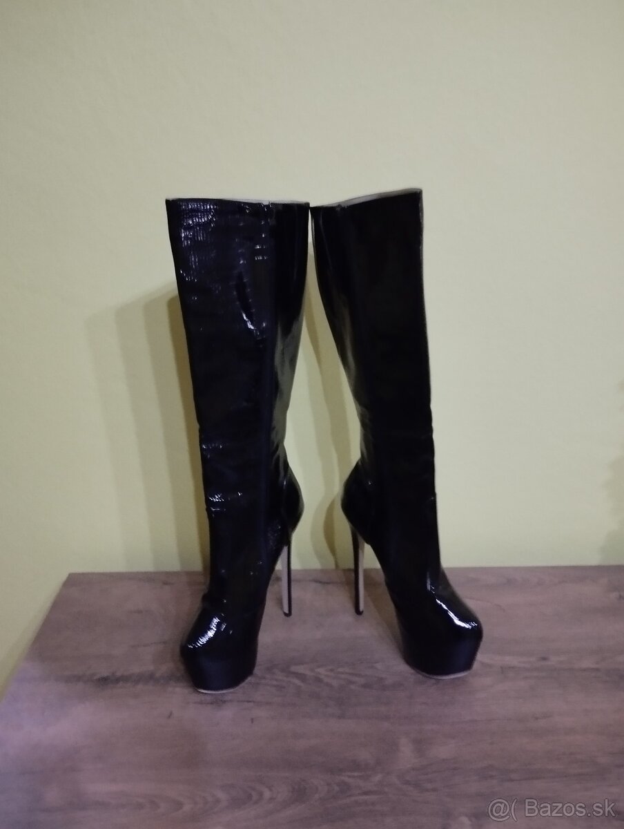 Nádherné čierne čižmy s krokodílím vzorom - 4