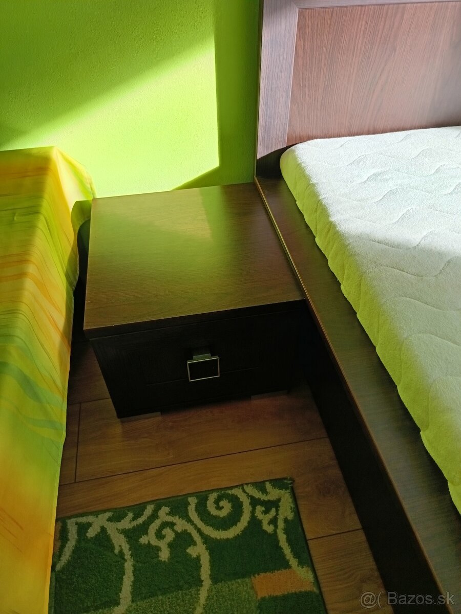 Posteľ 200x160 s nočnými stolíkmi - 4