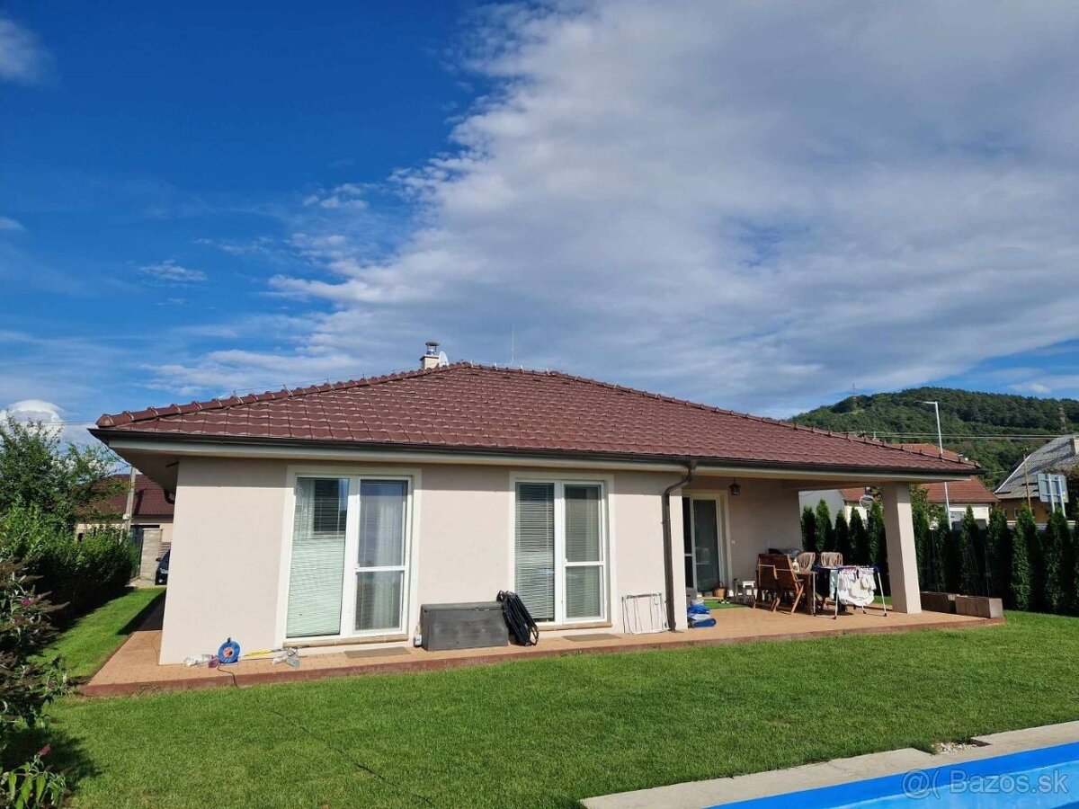 4-izbový bungalow - 100m2 + terasa 18 m2, pozemok 796 m2, Ko - 4