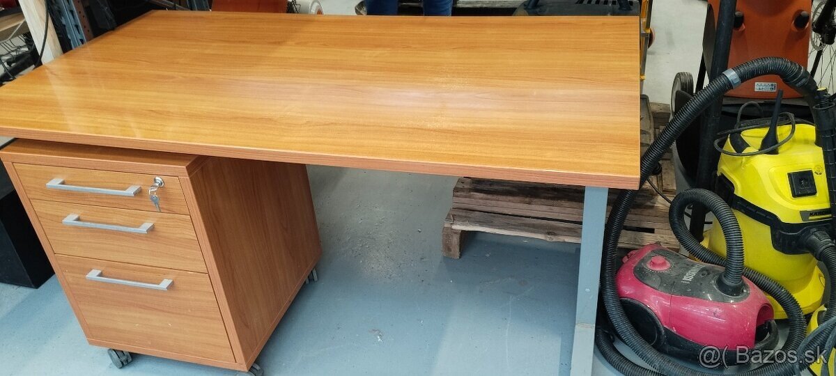 Pracovný - kancelarsky stôl - 4