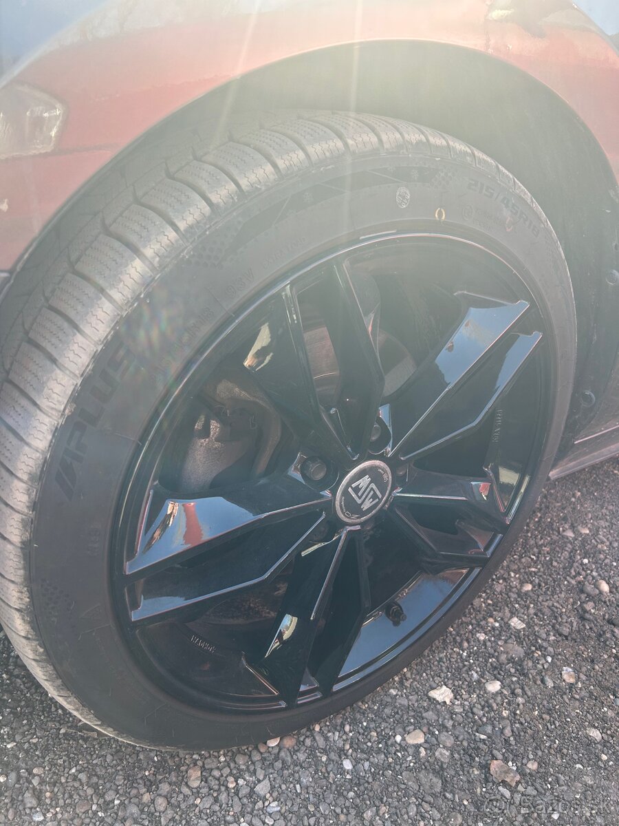 Mazda 3 2.0 BENZÍN SEDAN - 4