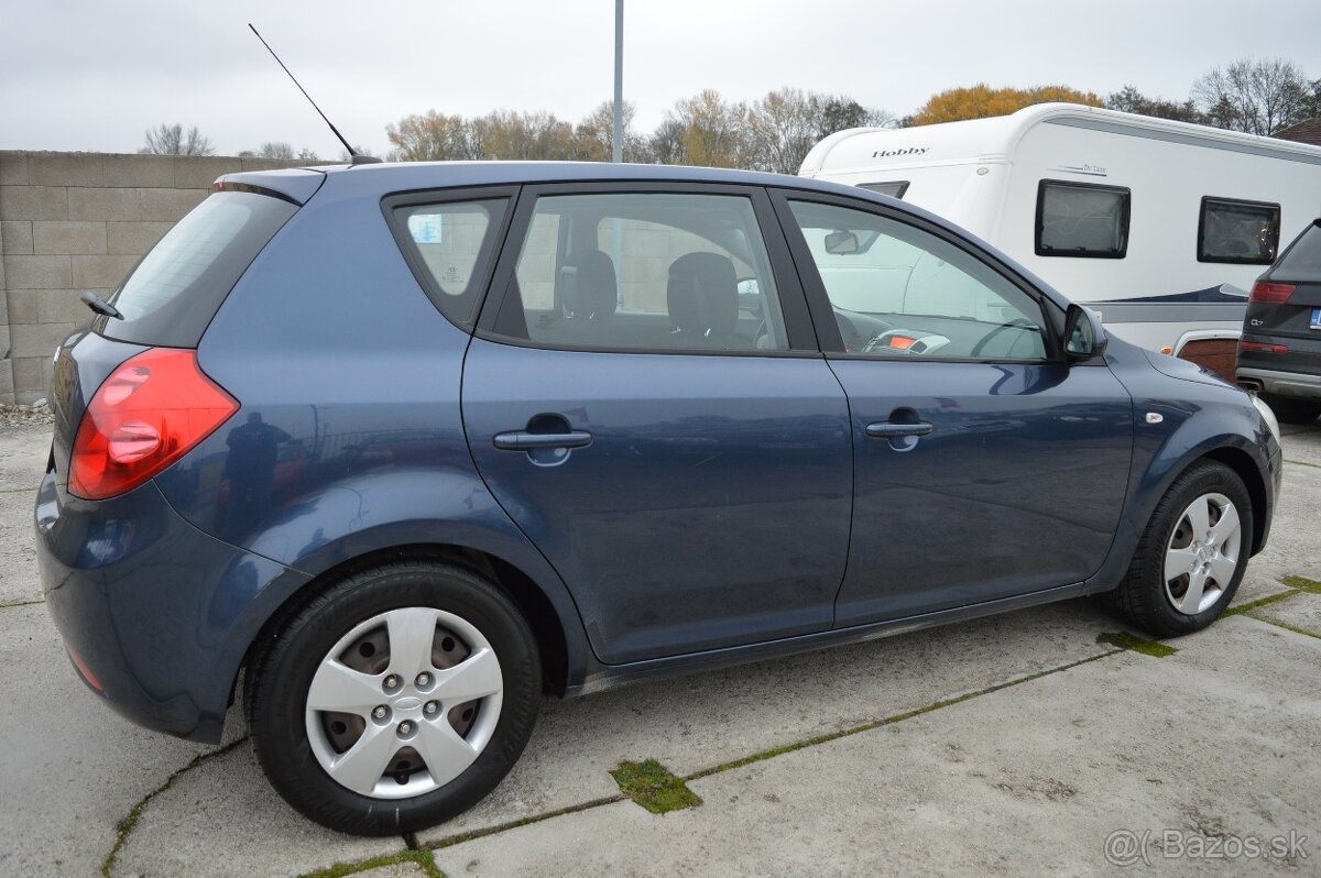 Kia Ceed 1,6CRDi 85kW EX Slovenské STK 6/2027 klíma - 4