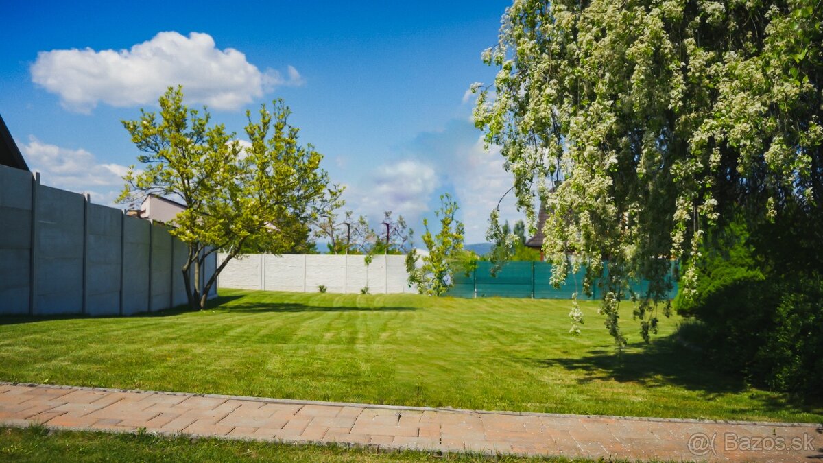 POZEMOK VIŠŇOVÉ - 4