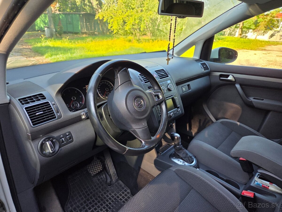 Volkswagen Touran - 4