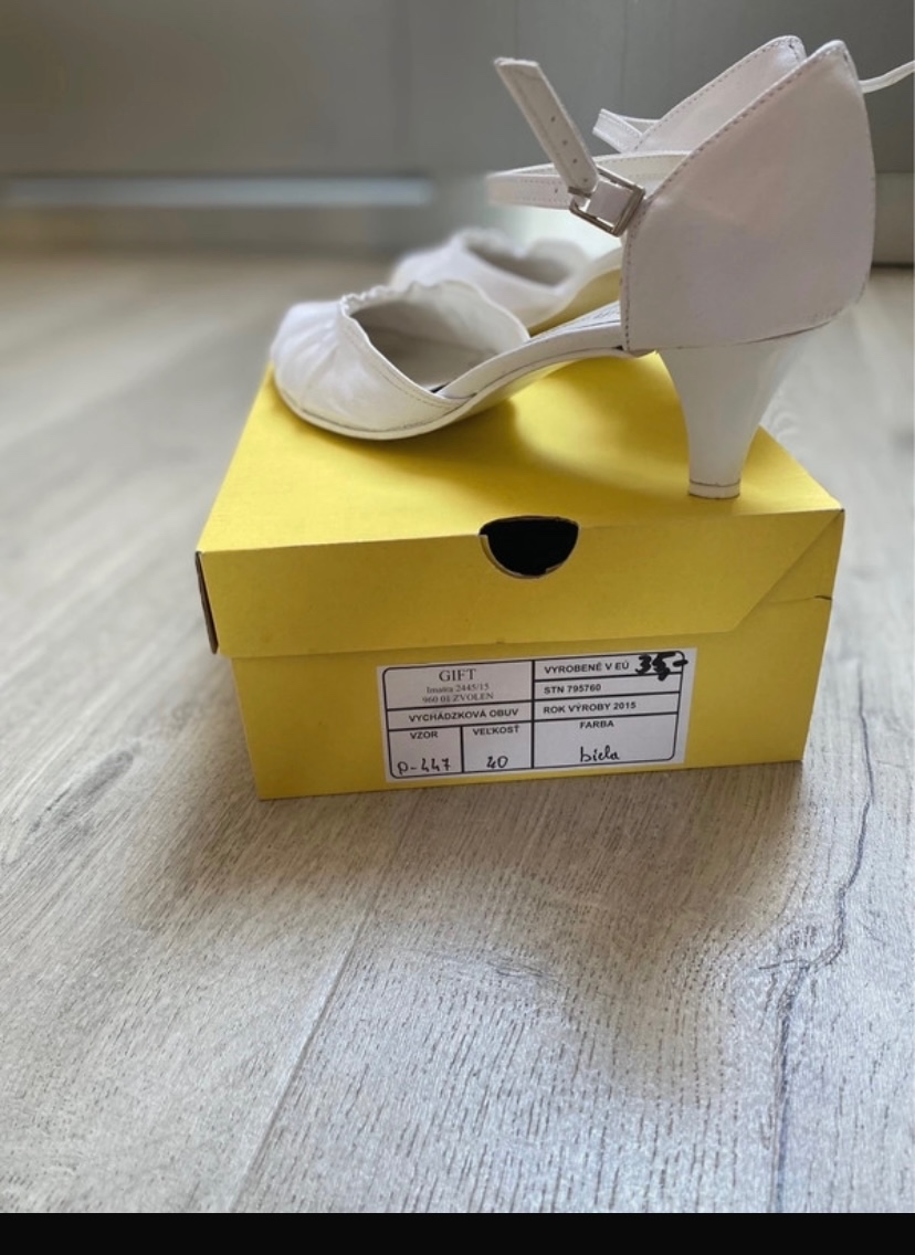 Predám svadobne biele sandále - 4