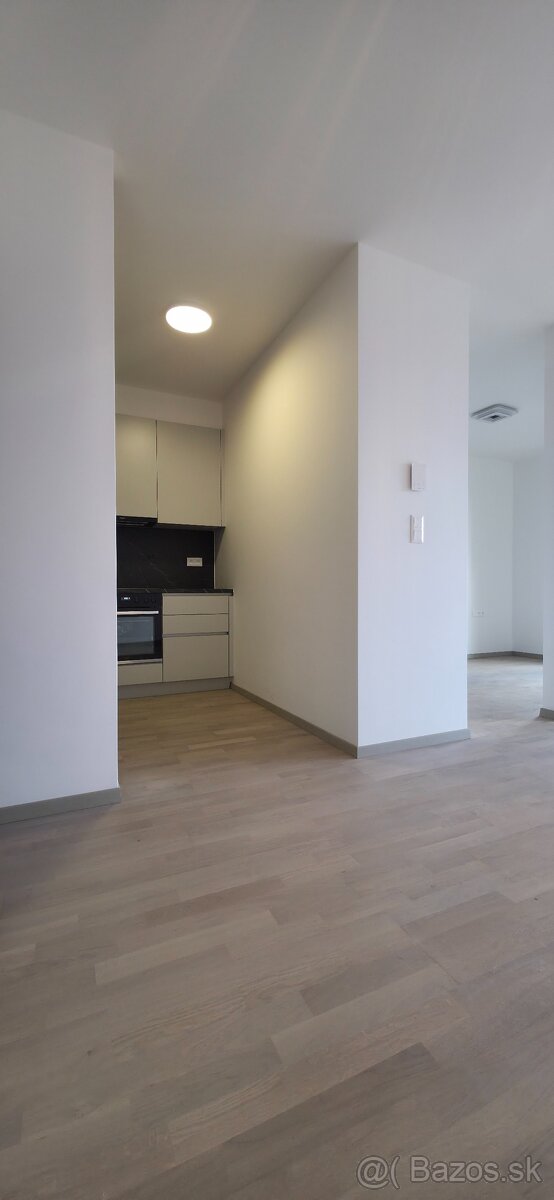 NA PREDAJ NOVÝ 2 IZBOVÝ BYT BRATISLAVA CENTRUM - 4