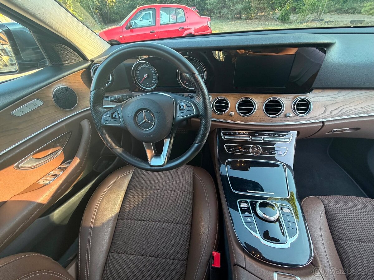 MERCEDES-BENZ E 220 d 4MATIC AllTerrain - 4