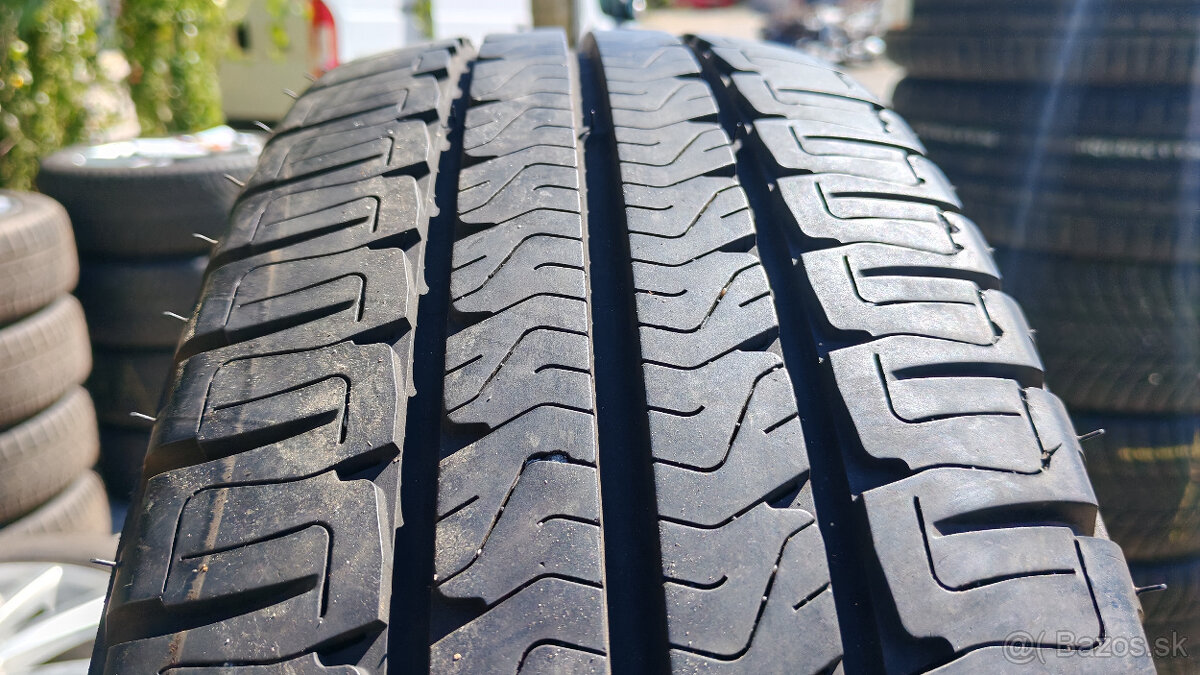Letné pneu 225/75 R16CP --- MICHELIN - 4