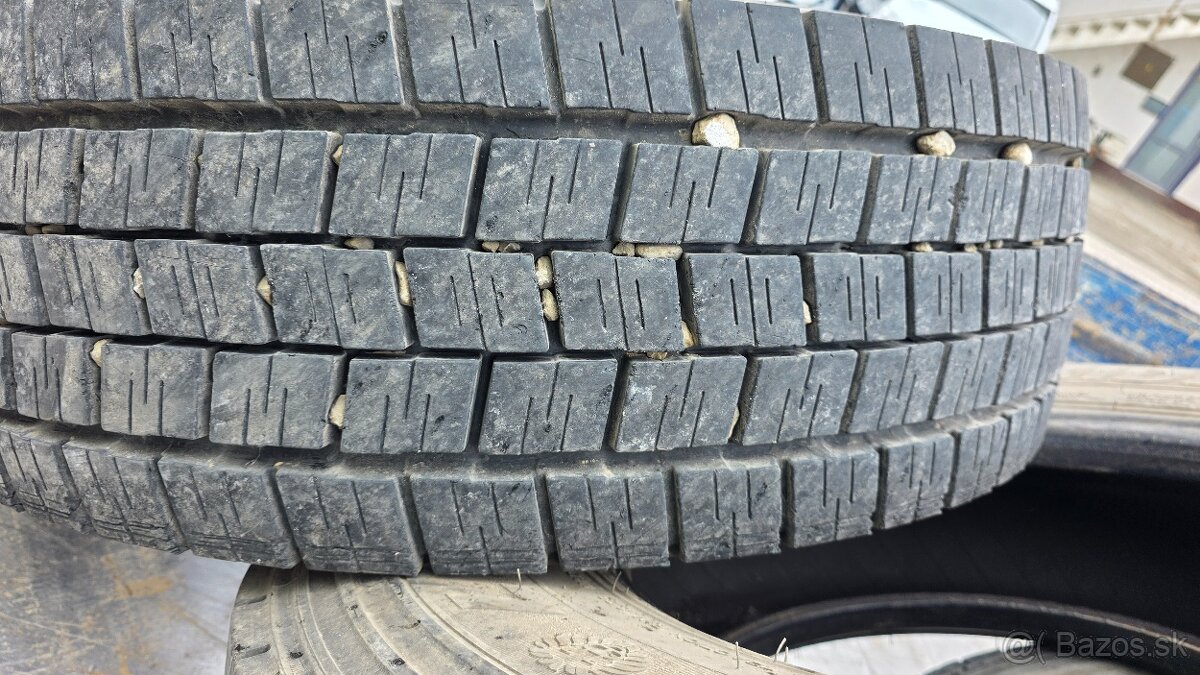 Predám pneu 285/70 r19,5 - 4