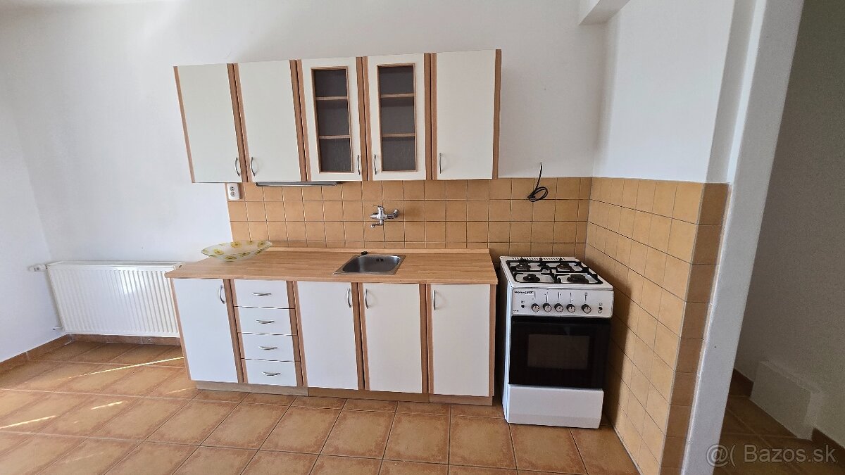 🏡 Prenájom rodinného domu – Zobor, Kamenná 55 - 4