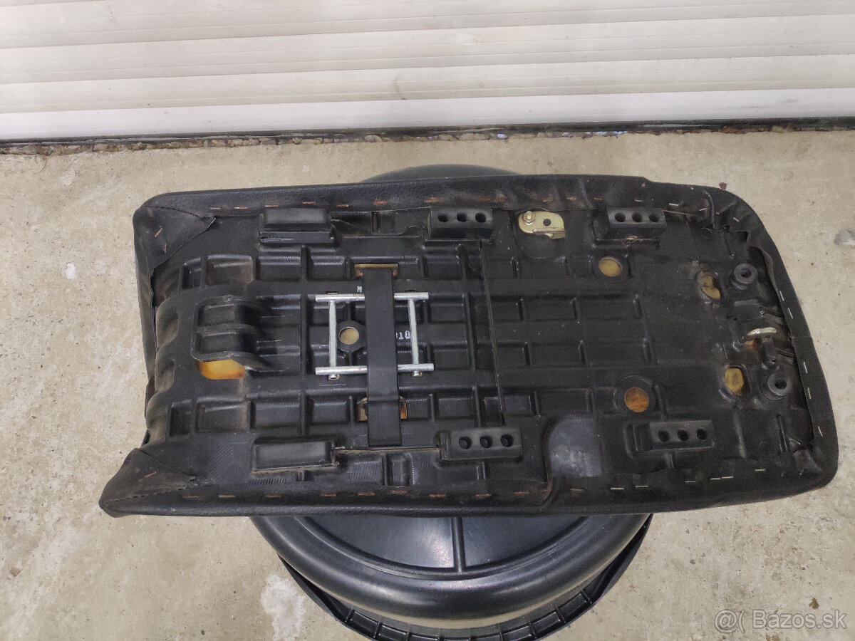 Sedačka Africa twin xrv 750 - 4