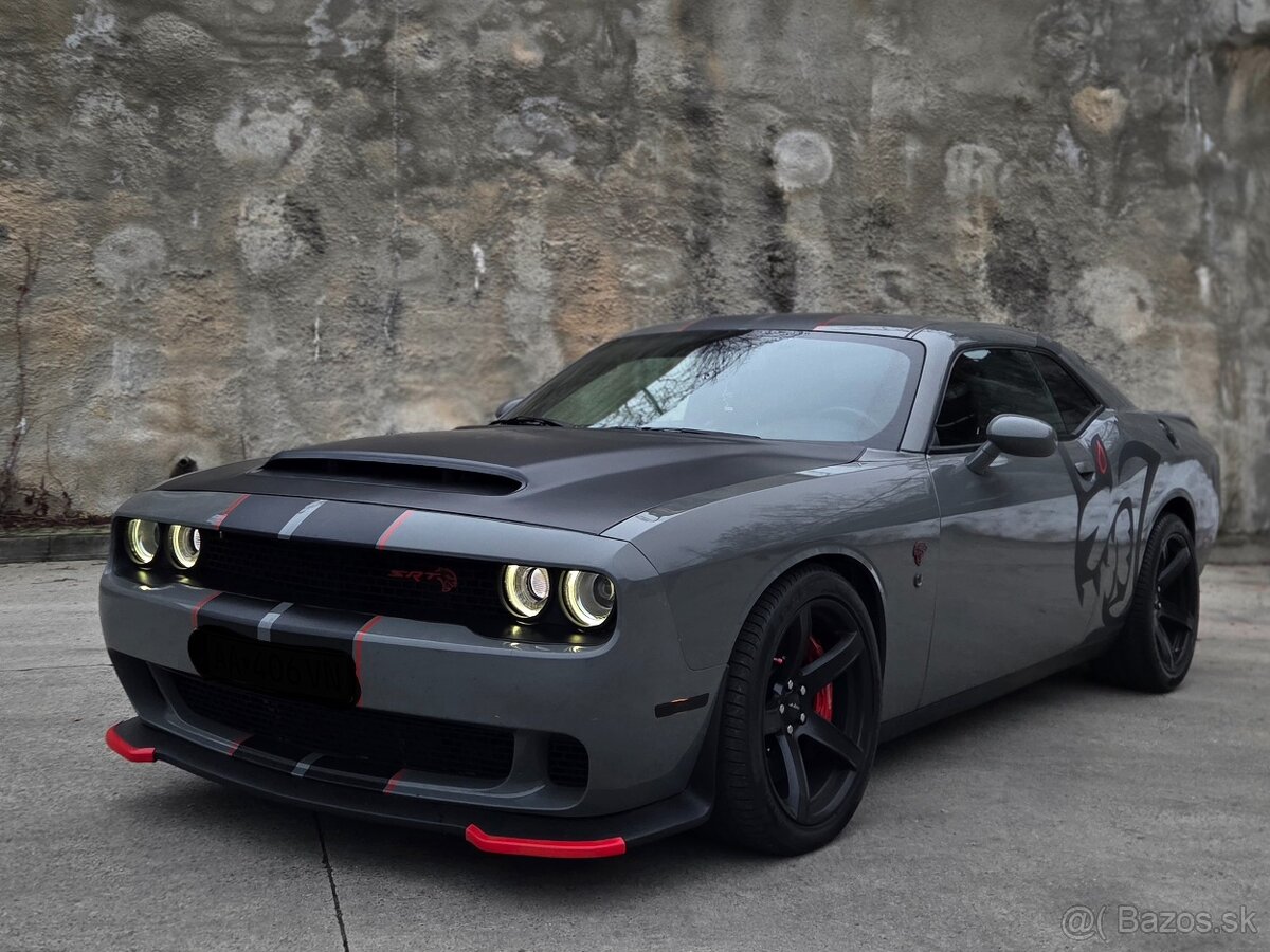 Dodge Challenger 6.2 SRT HELLCAT - 4