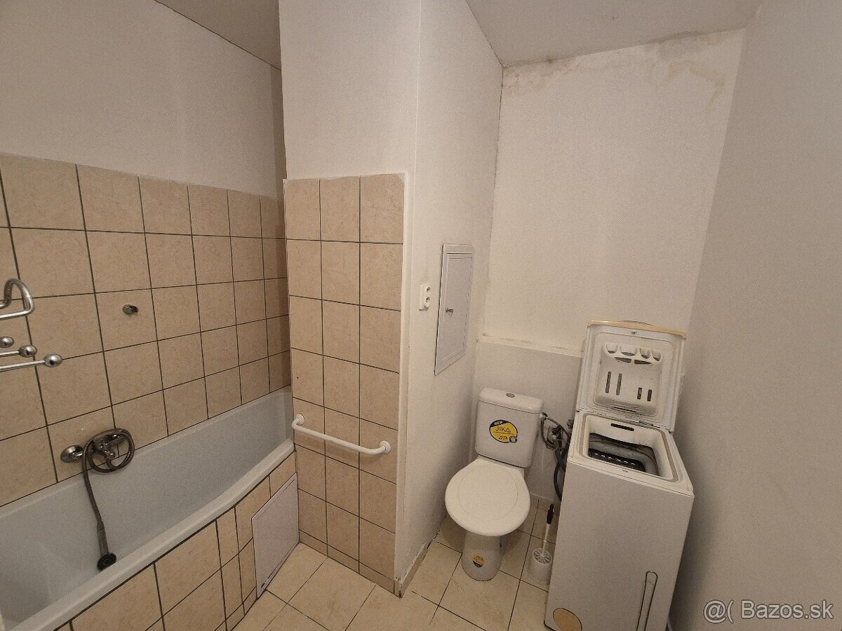 Na predaj útulná garzónka s balkónom - Komárno - 4