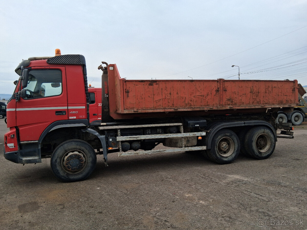 VOLVO FM Hákový nosič kontajnerov 6x6 - 4
