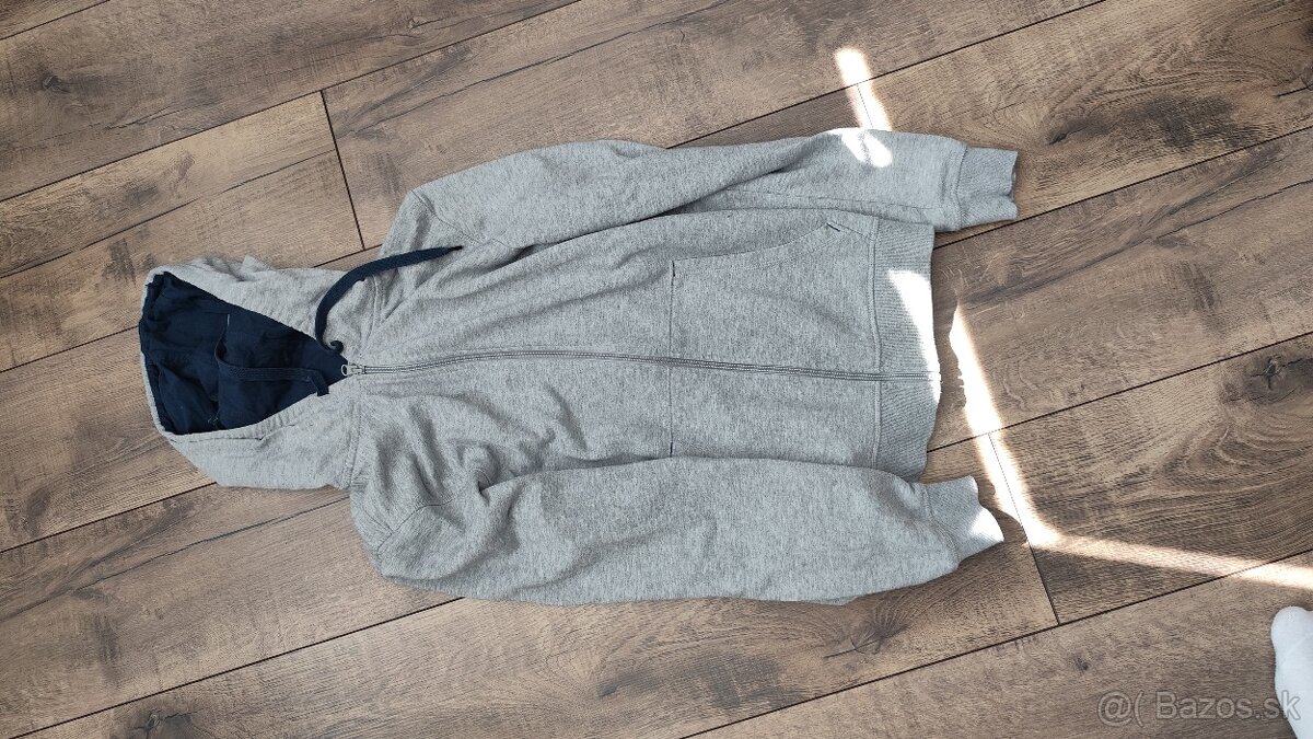 Predám mikiny, tepláky a tričko veľkosť S. - 4