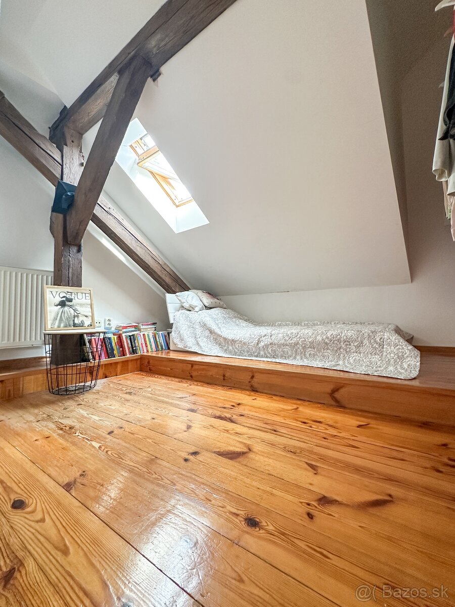 Štýlový podkrovný byt v historickom centre s terasou - 4