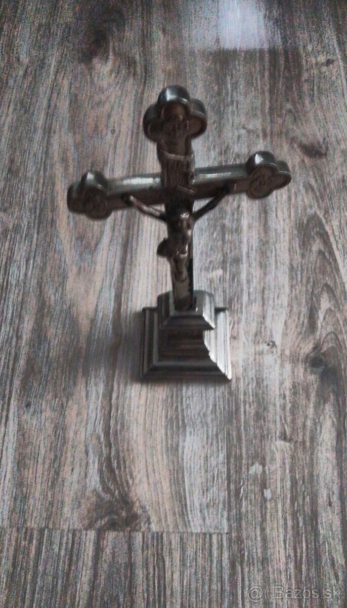 Starý menší kríž s Ježišom z kovu - 4