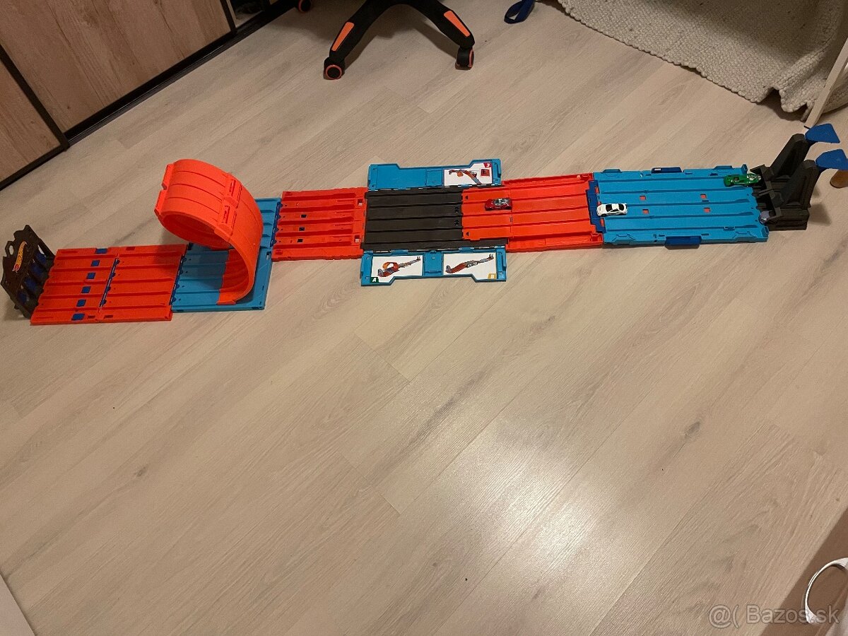 HOT WHEELS – Kompletný skladací set + autíčka - 4