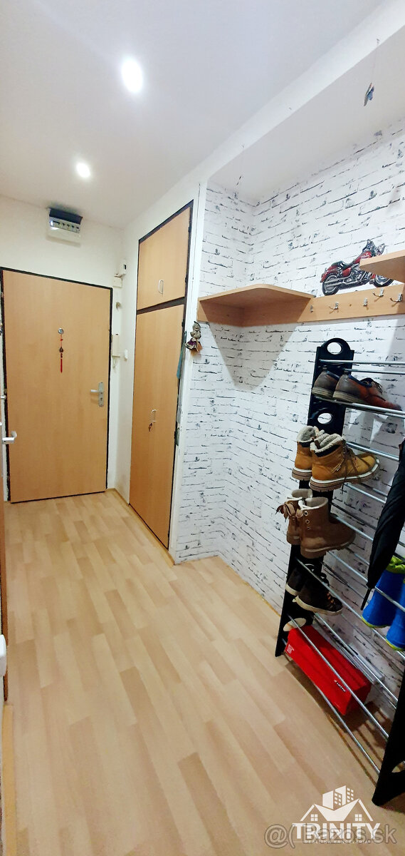 NA PREDAJ čiastočne zrekonštruovaný 3-izbový byt v centre me - 4