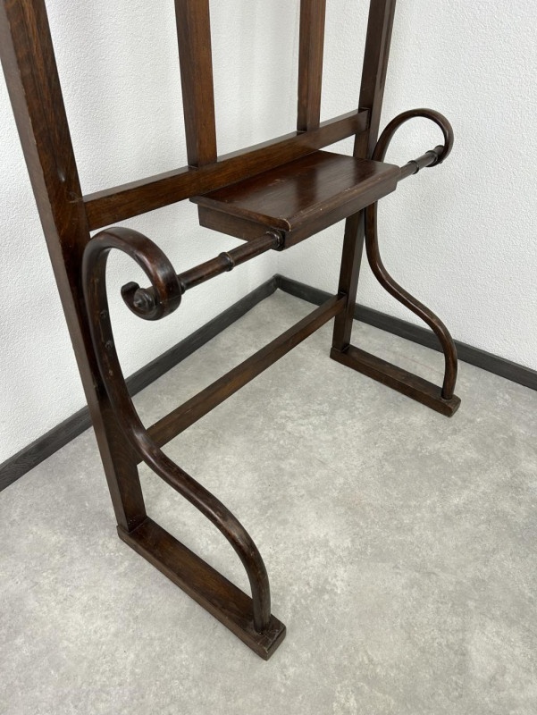 Vešiaková stena THONET - 4